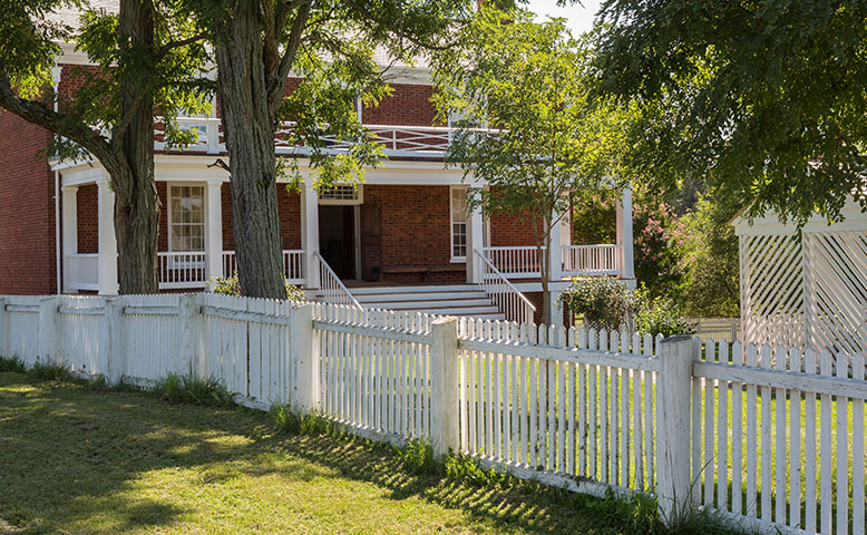 6 Fencing Solutions Perfect for Homes with Kids or Pets